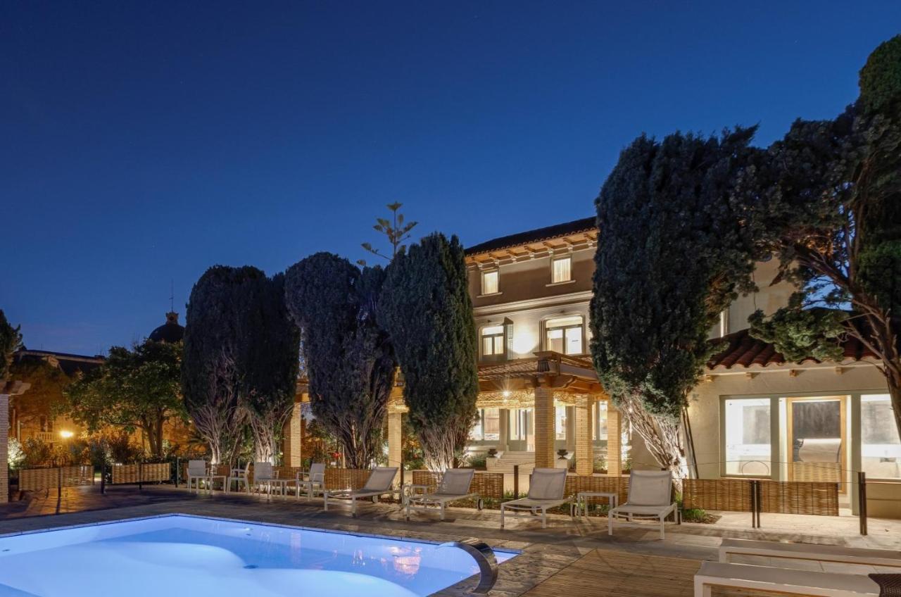 Hotel Boutique Mirlo Barcelona Luaran gambar The hotel at night