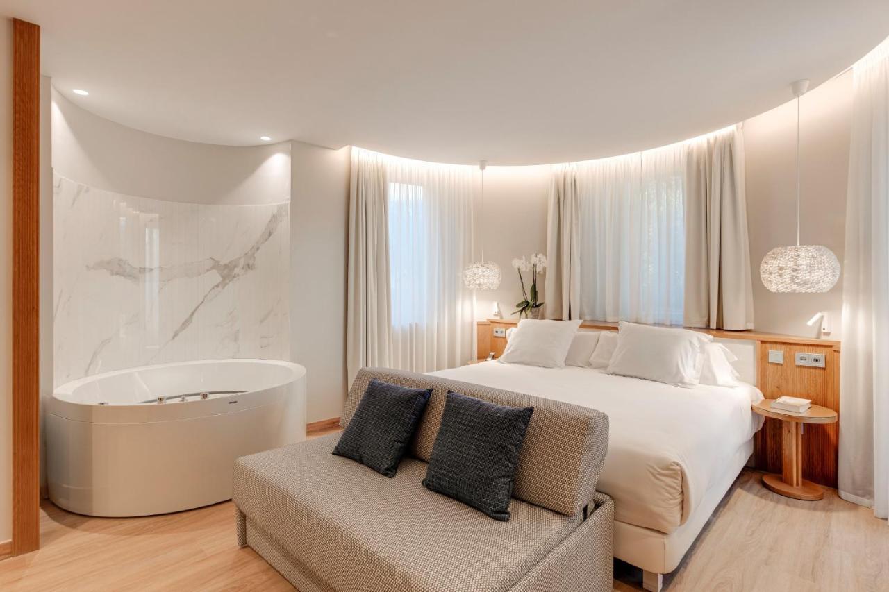 Hotel Boutique Mirlo Barcelona Luaran gambar A room at the hotel