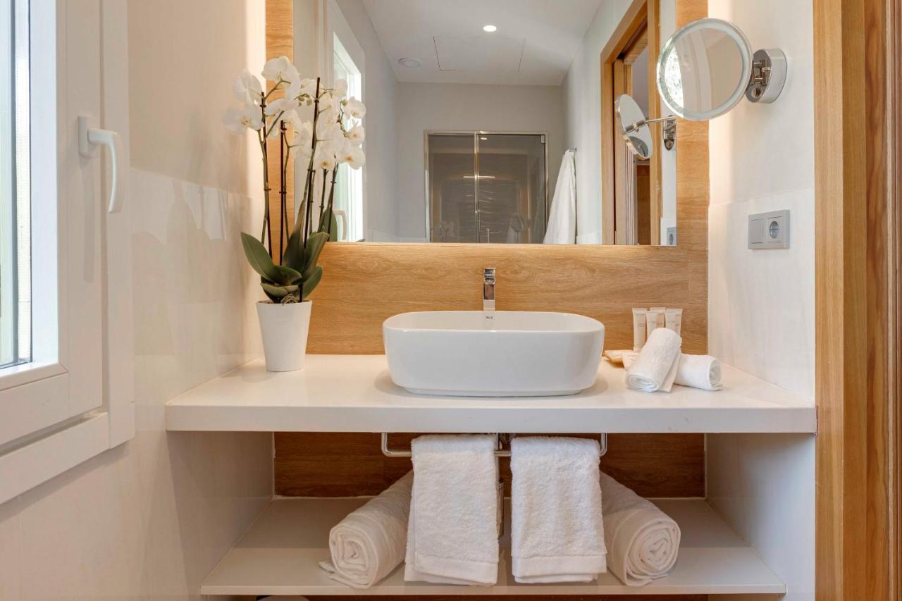 Hotel Boutique Mirlo Barcelona Luaran gambar Bathroom