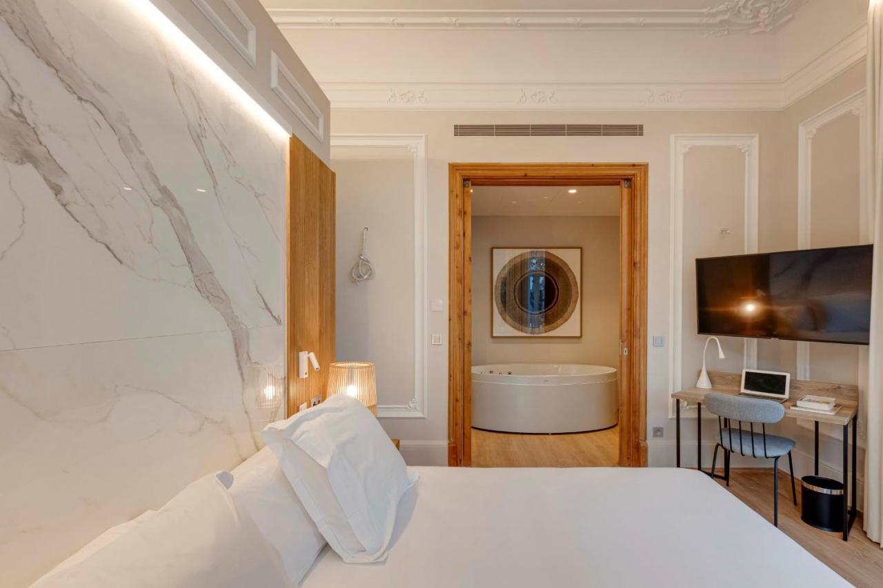 Hotel Boutique Mirlo Barcelona Luaran gambar Deluxe room