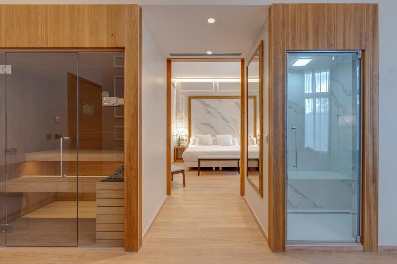 Hotel Boutique Mirlo Barcelona Luaran gambar A suite at the hotel